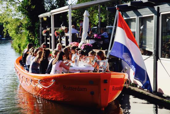 boot varen op de rotte